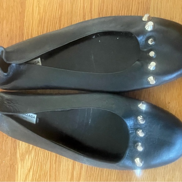 Black Balenciaga studded flats. - Picture 5 of 7